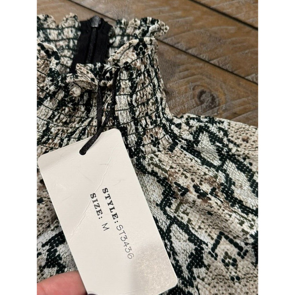 Shinestar Snake Print L/S Mock Neck Cropped Blouse Elastic Accents - JR Size M - Picture 3 of 6